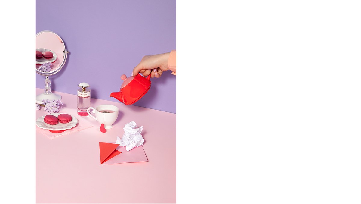 Prada高端時(shí)尚品牌vi設(shè)計(jì)和包裝設(shè)計(jì)欣賞，時(shí)尚品牌vi設(shè)計(jì)，時(shí)尚品牌品牌視覺識(shí)別設(shè)計(jì)，深圳vi設(shè)計(jì)，深圳品牌視覺識(shí)別設(shè)計(jì)，左右格局