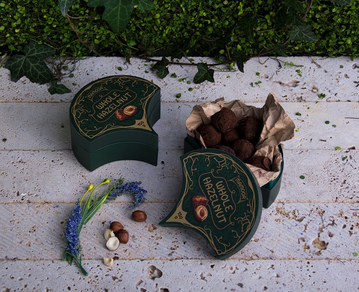 MAMOOR餐廳品牌vi設計——巧克力包裝盒的vi視覺標識，vi設計，餐飲vi設計，餐飲品牌vi設計，快消品vi設計，品牌標識vi設計，品牌vi設計，品牌策劃，深圳vi設計，左右格局