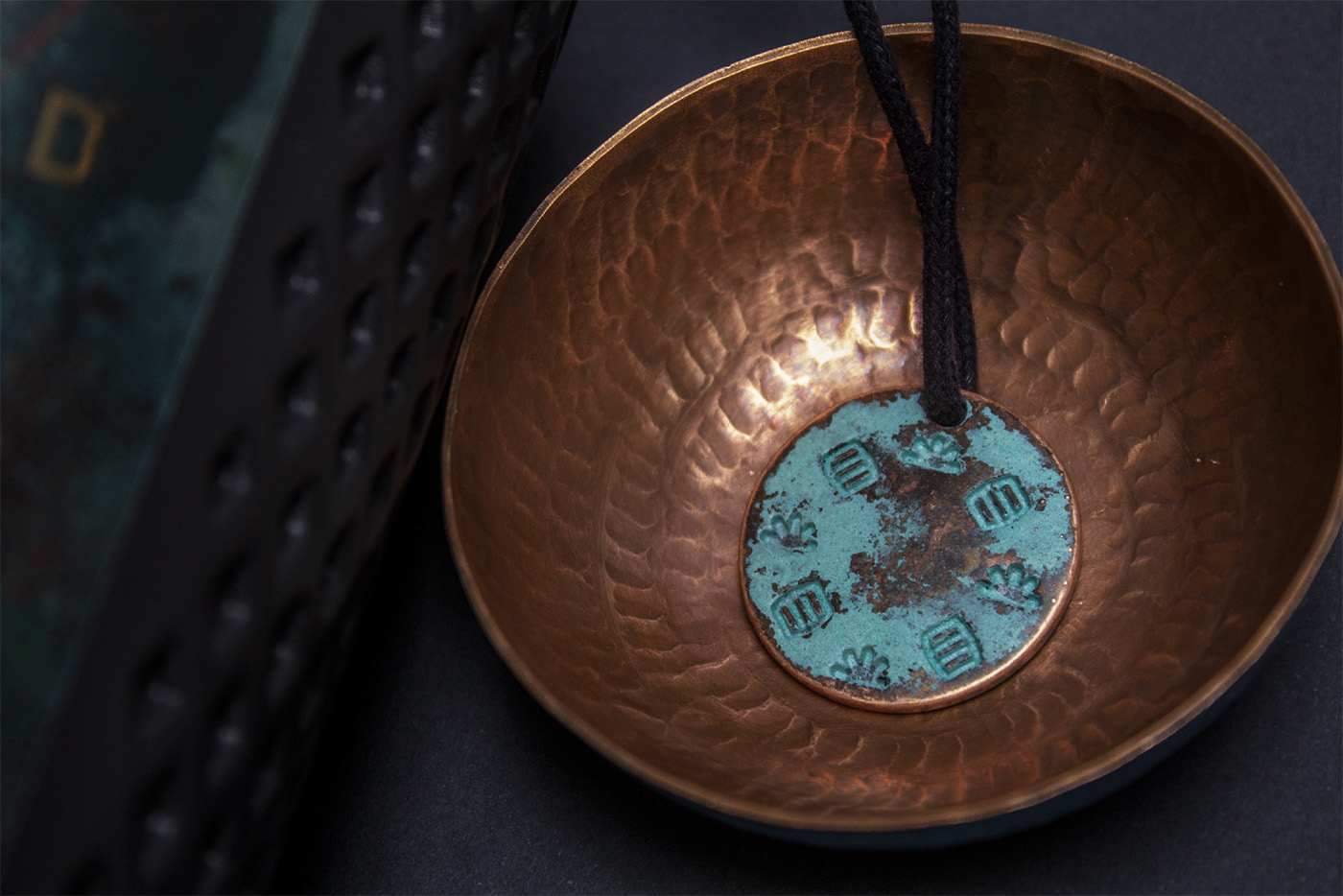 品牌包裝設(shè)計(jì)公司設(shè)計(jì)了意想不到的龍舌蘭酒包裝！靈感來自工作銅