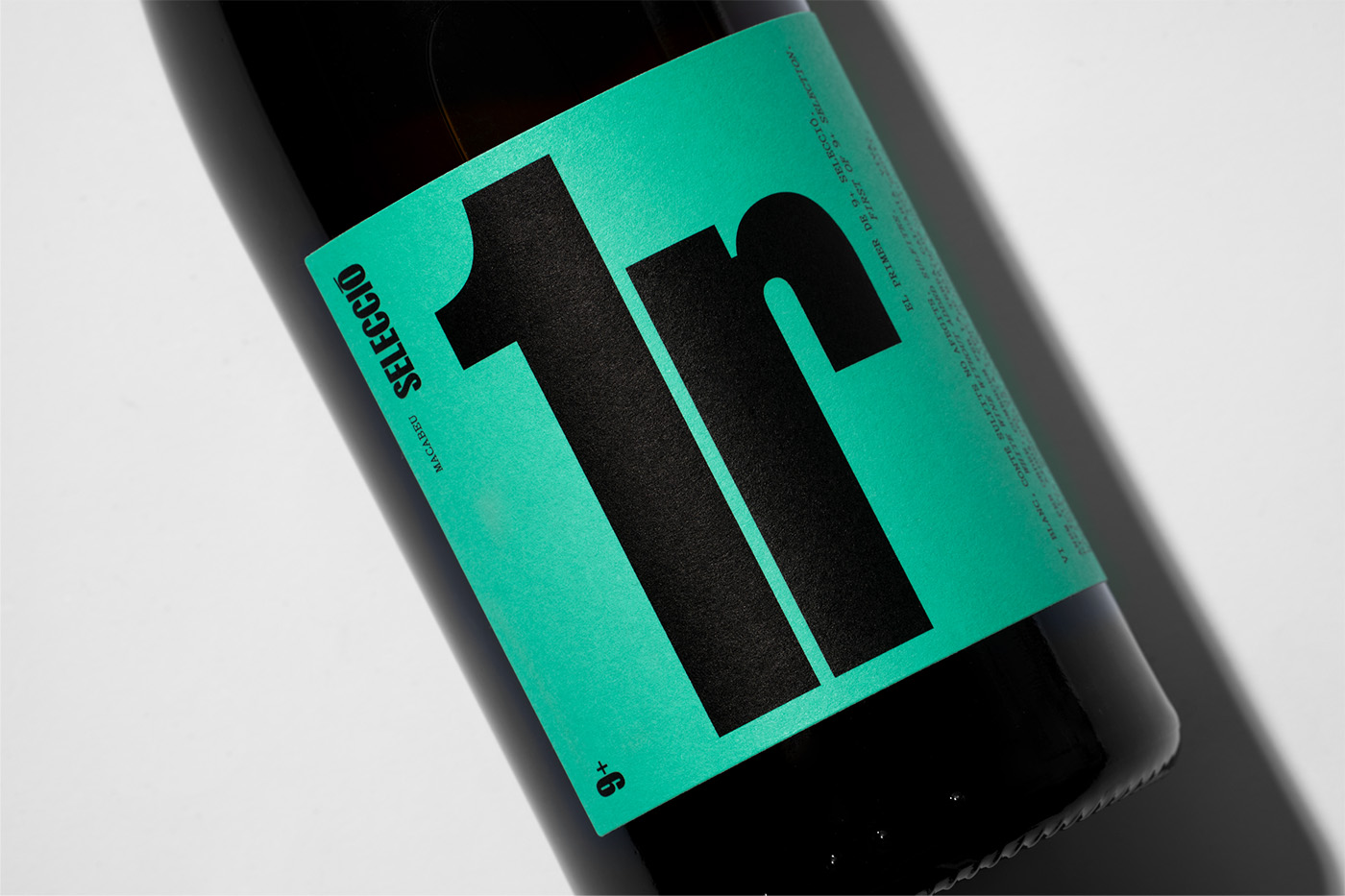 9+º葡萄酒大膽的品牌包裝顯示了品牌的與眾不同 9+º葡萄酒大膽的品牌包裝顯示了品牌的與眾不同